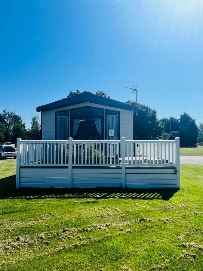 The Poplars With Hot Tub Holiday home York