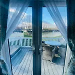 The Poplars Lodge With Hot Tub